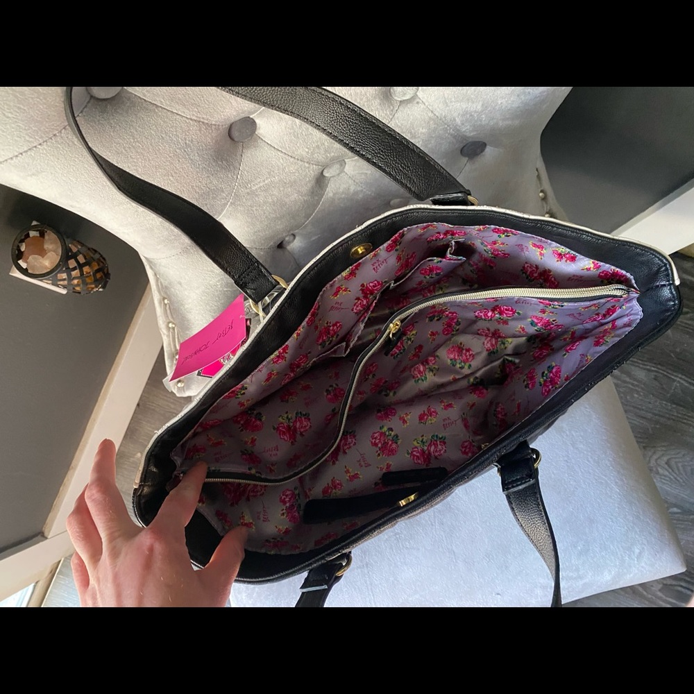 Betsey Johnson skull purse NWT - Picture 7 of 9